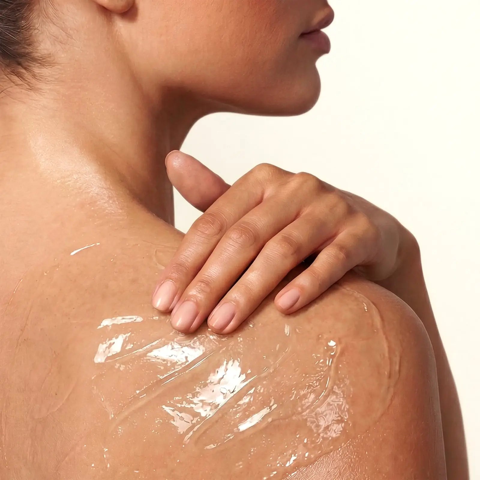 Applying CoBa's Daughter 99% Pure Aloe Soothing Gel on shoulder and back for deep hydration and soothing relief